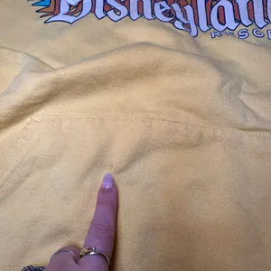 Disneyland‎ resort yellow pullover hoodie sweatshirt Disney retro logo graphic M thumbnail 5