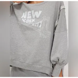 NWT Free People ‎ “New York” Grey Camden Pullover thumbnail 5