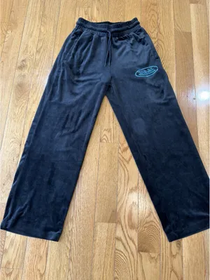 Size Small VonDutch Sweatpants, Black Velour Wide Leg Us 4-6 ( womens) thumbnail 3