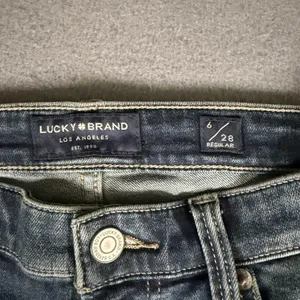 Lucky Brand Sweet Straight Jeans Womens 6/28 Blue Medium Wash Mid Rise Stretch thumbnail 4