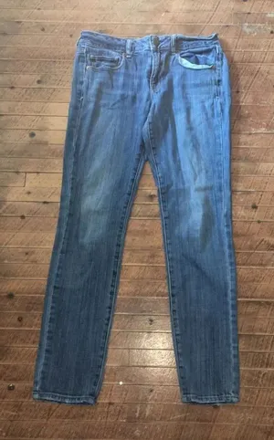 American Eagle medium wash 6 skinny jeans thumbnail 1