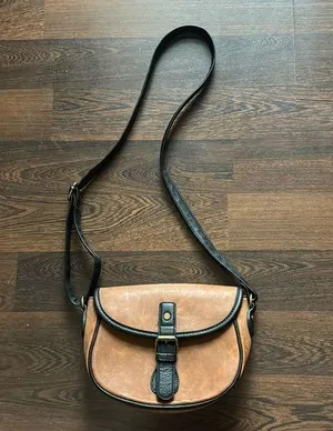 G.H. Bass & Co. Leather Crossbody Purse Tan thumbnail 1