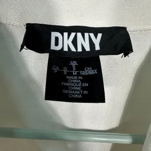 DKNY Women's Denim Cropped Button Up Jacket Size Small NWT thumbnail 5