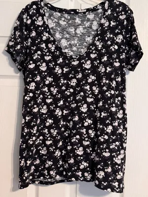 Victoria’s Secret Pink Black Perfect V-Neck Short Sleeve Purple Floral Print Tee thumbnail 1