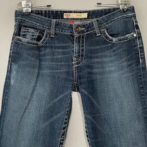 Buckle BKE Denim Kate Jeans Size 28X31.5 Whiskered Blue Western Bootcut Low Rise Y2K thumbnail 2