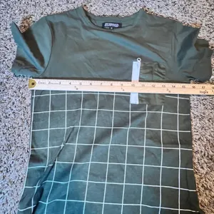 Elwood Olive Green‎ Grid Print Zip Pocket T-Shirt Mens Medium NWT Streetwear thumbnail 5