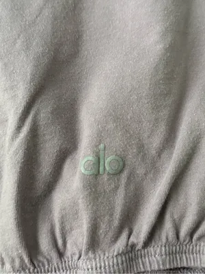 Alo Yoga Kick It Crop T-Shirt in Lavender Haze thumbnail 4