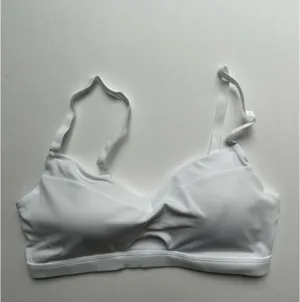 Gymshark Whitney Shorts & Balcony Peekaboo Sports Bra Set thumbnail 5