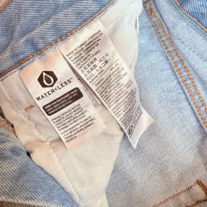 Levi’s 501 Cotton Denim Rolled Jean Shorts Light Wash Women 25 thumbnail 3