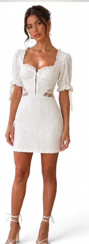 Pretty Little Thing 👗✨ Petite White Eyelet Cut-Out Mini Dress (US 2) 🤍🌸 thumbnail 1