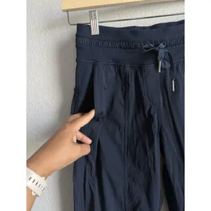Lululemon Dance Studio Mid Rise Joggers True Navy Lightweight Cargo Pants Size 2 thumbnail 12