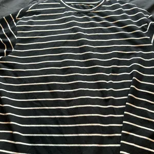 Black white striped shirt Size M thumbnail 1