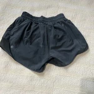 Lululemon Hotty Hot Low-Rise Lined Short 4" thumbnail 3