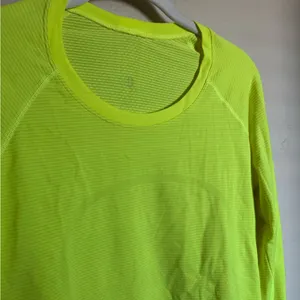 Lululemon Swiftly Tech Long Sleeve Shirt 2.0 *Race Length Sz 10 Highlight Yellow thumbnail 4