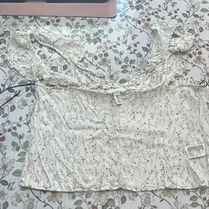 H&M White and black Floral Ruffle trimmed top set piece Size XXL thumbnail 10