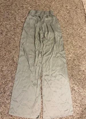 A&F Satin Sloane Tailored Pant thumbnail 4