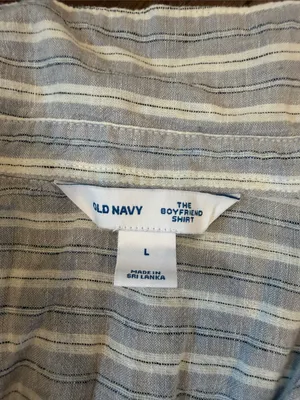 Old Navy The Boyfriend Shirt in Blue & White Button-Down Large - C73-040 thumbnail 2
