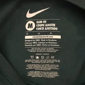 *30off3*‎ NWOT. NIKE T-Shirt. Dark Teal Color. Medium. thumbnail 4