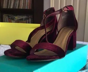 Bamboo velvet Maroon heels! thumbnail 1