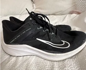 Nike quest running shoe women's 7 thumbnail 1