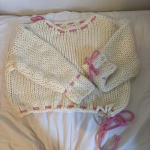 Beginning Boutique cute pink and white sweater with adjustable pink ties thumbnail 1