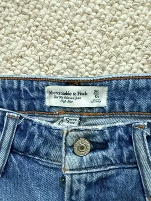 Abercrombie Jeans High-Rise 90s Curve Love Relaxed thumbnail 4