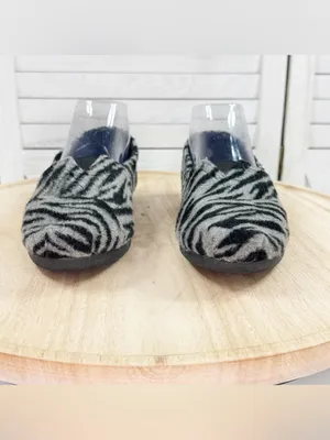 TOMS Alpargata Fuzzy Zebra Slip On Flats Grey Black Size 8 thumbnail 2