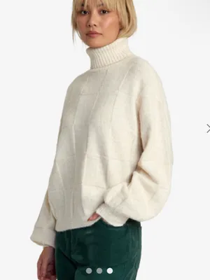 RVCA Women's M Cream Vineyard Turtleneck Boxy Knit Sweater in Oatmeal thumbnail 2