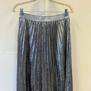 NWT Lucy Paris Metallic Silver Pleated Midi Skirt Charcoal Gray Women's Medium thumbnail 5