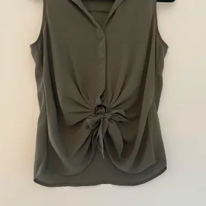 Express Women’s Top Medium thumbnail 3