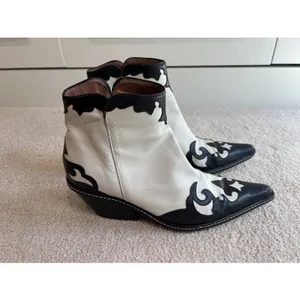 Donald J Pliner Western Ankle Boots Black & Ivory Leather Cowgirl Rodeo Designer thumbnail 2