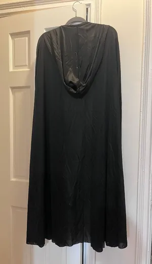 Spirit Halloween Black Witch’s Cloak thumbnail 2