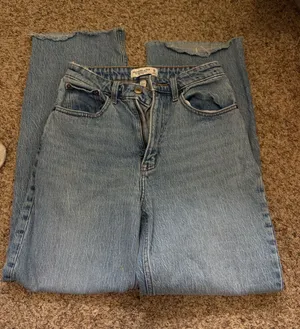 Abercrombie High-Rise Jeans thumbnail 1