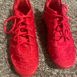 Red Nike Vapormax Shoes thumbnail 1