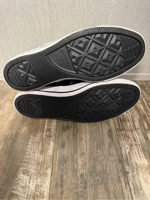 NWOB Converse Black & White High-Top Sneakers Size 7.5 thumbnail 13
