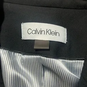 Imperfect Calvin Klein blazer size 10 navy blue blazer built‎ in shoulder pads thumbnail 6