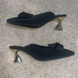 Aerosoles Juju Pointed Toe Mule Bow Gold Metallic Heel‎ Black Fabric 11 thumbnail 6