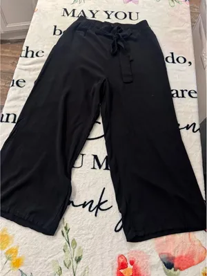 Ambiance Apparel Women's Black Wide-Leg Capri Pants Size M thumbnail 1