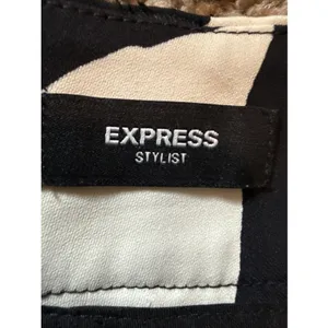 Express Stylist Shorts Women's 10 Black & White Floral Pleated High Rise thumbnail 6