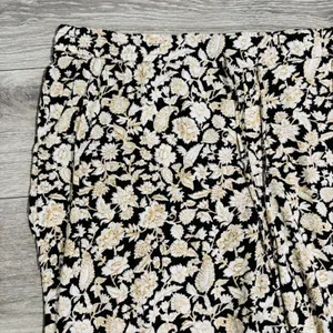 Old Navy Womens Pants XXL Black Tan Floral Print‎ Elastic Waist Cropped Casual thumbnail 2