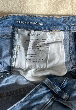 American Eagle High-Rise Ripped Jeans thumbnail 3