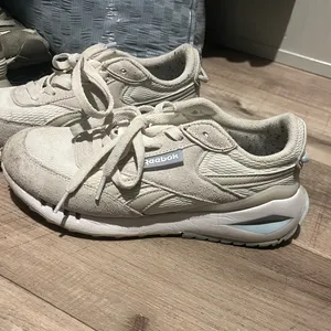 Reebok Sneakers thumbnail 2