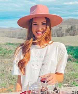 Pink Hat thumbnail 1