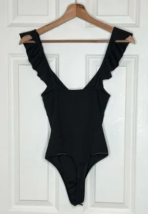 ASTR the Label Black Ribbed Bodysuit with Ruffle Sleeves and Front Cut O… thumbnail 5