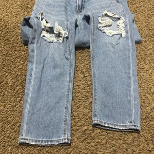 American Eagle mom jeans thumbnail 6
