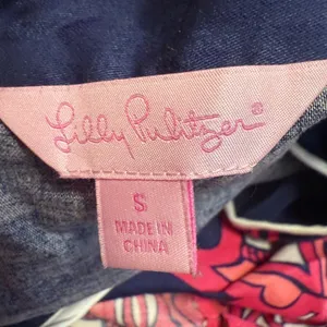 Lilly Pulitzer Ciara Tunic Bright Navy Brava Multi Chorus Girl Small Pink White thumbnail 2
