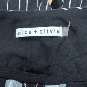 Alice and Olivia Straight Black White Pinstripe Pants Women’s 6 thumbnail 3