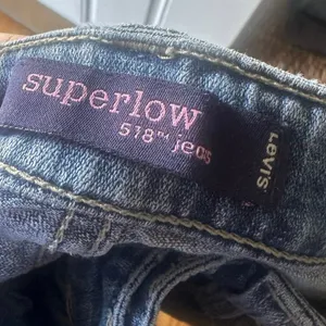 Levis Superlow 518 Jeans 7 Short Low Rise Y2K Skinny Denim Retro Style thumbnail 9