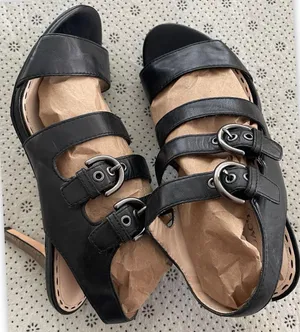 Coach‎ Strappy Heel Sandals Size: 9B, Flaws On Outsole thumbnail 1