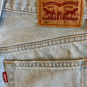 Levi’s 501 High Rise Denim Shorts Sz 24 Light Wash Cotton Distressed Button Fly thumbnail 6